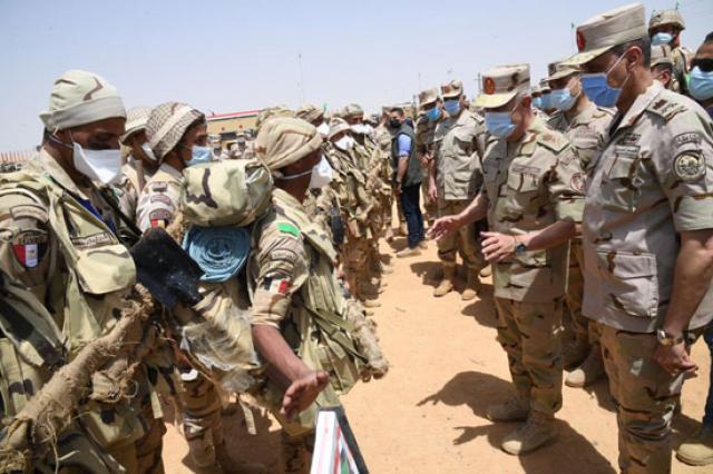 رئيس أركان حرب القوات المسلحة يتفقد عناصر القوات المسلحة والشرطة بشمال سيناء