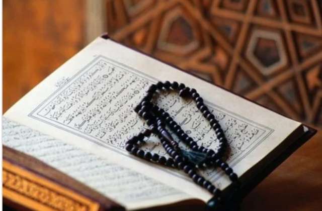 هل يجوز قراءة القرآن للتعبد بدون وضوء؟ .. الإفتاء تجيب