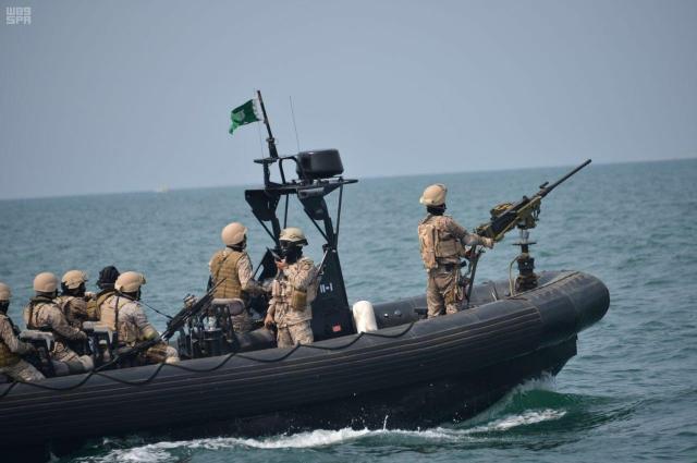 القوات السعودية تدمر زورقا مفخخا في البحر الأحمر