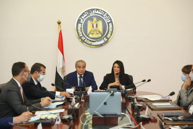 التعاون الدولي والتموين  تعرضان جهود مصر لتعزيز سلاسل القيمة المستدامة