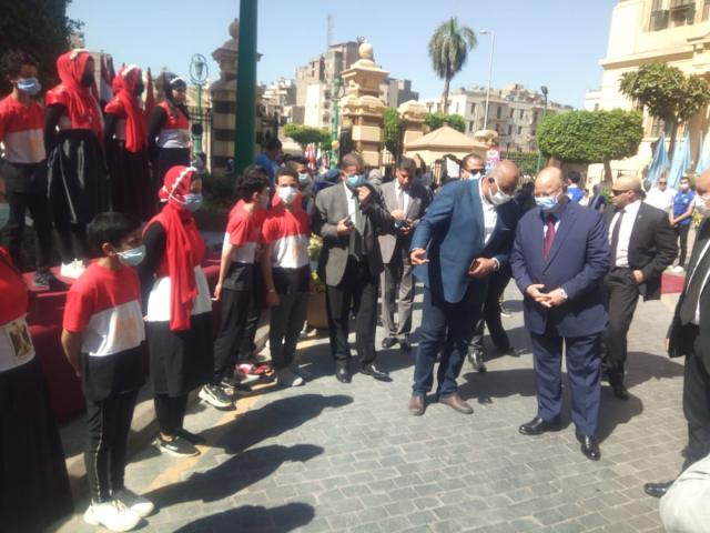 بالصور .. محافظ القاهرة يتفقد الإستعدادات لإستقبال شعلة أولمبياد الطفل المصري