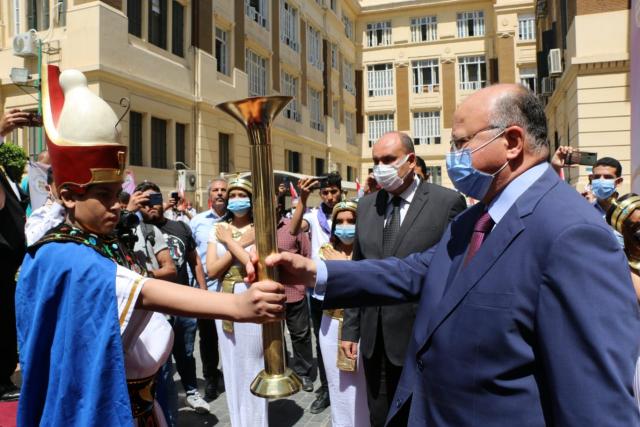 محافظ القاهرة يشهد مراسم  شعلة أولمبياد الطفل المصري للطلائع