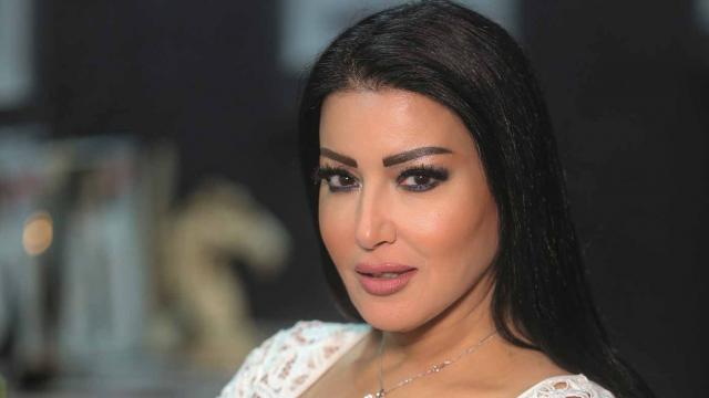 سمية الخشاب تصدم جمهورها بعد تصريحاتها عن كلمات اغنيتها مع عمر كمال
