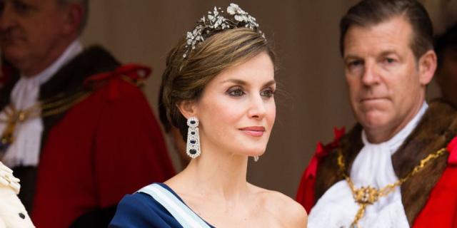 شاهد.. جمال الملكة الإسبانية ليتيزيا خلال الاحتفال الوطني في مدريد