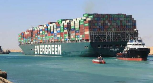 دفاع قناة السويس وشركة ”إيفرجيفن” يطالبان المحكمة بشطب دعوى الحجز على السفينة
