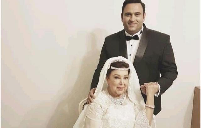 أكرم حسني يرثي رجاء الجداوي بصورة من حفل زفافهما: ربنا يرحمك يا حبيبتي