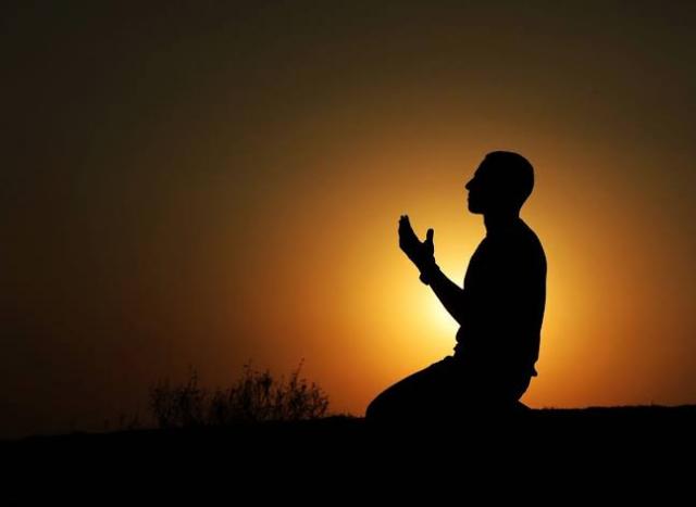 عالم أزهري يوضح أمر هام لإجابة الدعاء في الصلاة