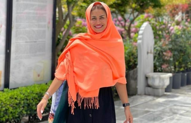 بالصور.. منة فضالي ترتدي الحجاب وتزور مسجد السليمانية بتركيا