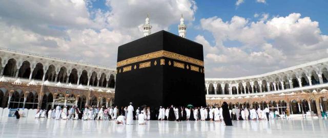 السعودية تُصدر قرارًا عاجلًا بشأن الصلاة في المسجد الحرام