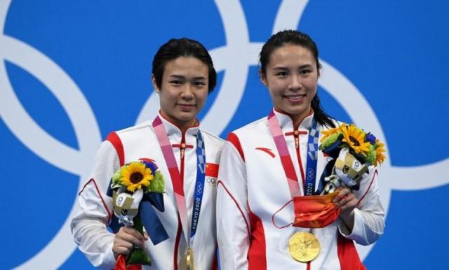 الصين تتوج بذهبية الغطس المتزامن من السلم المتحرك في أولمبياد طوكيو