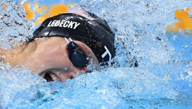 السباحة الأمريكية ليديكي تتوج بذهبية 1500 متر حرة بأولمبياد طوكيو