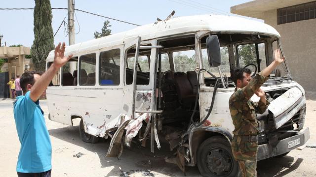 مقتل شخص وإصابة 3 آخرين في انفجار حافلة عسكرية بدمشق
