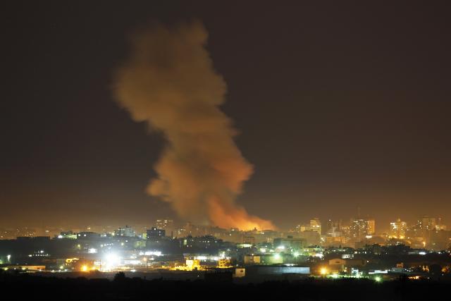 عاجل..الجيش الإسرائيلي يقصف مواقع لحماس في غزة