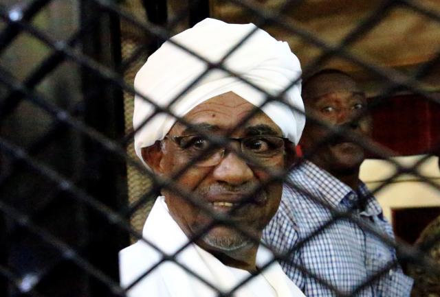 عاجل..السودان يسلم البشير للمحكمة الجنائية