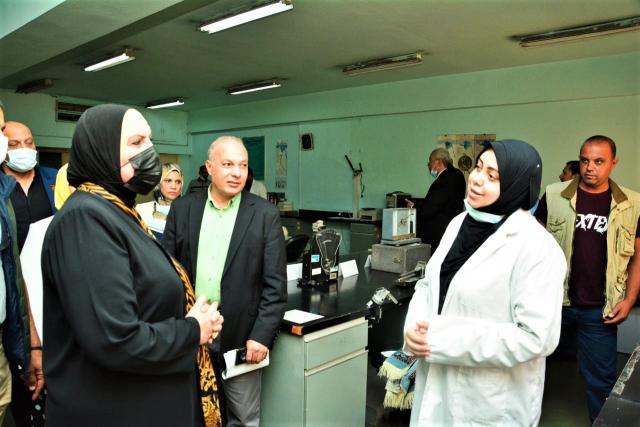 وزيرة التجارة والصناعة تجري زيارة ميدانية لمقر صندوق دعم صناعة الغزل والمنسوجات بالاسكندرية