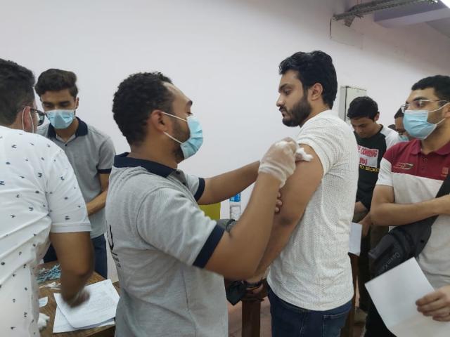 بالصور .. جامعة حلوان تبدأ توفير لقاح فيروس كورونا للطلاب