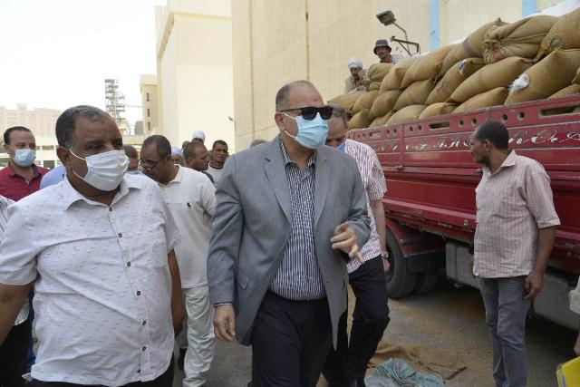 محافظ أسيوط : لجنة عاجلة من وزارة التموين لمتابعة العمل بشركة مطاحن مصر الوسطى