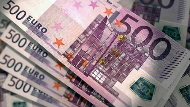 تراجع اليورو والاسترلينى واستقرار الدولار الأمريكى