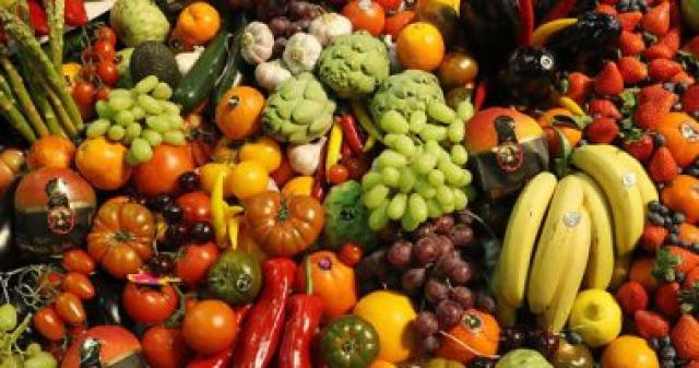 استقرار أسعار الخضراوات والفاكهة بتعاملات أول أيام الاسبوع