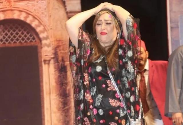 نهال عنبر في أول ظهور لها من كواليس مسرحية ”زقاق المدق” بعد إصابتها فى العرض