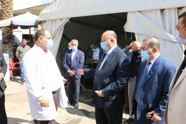 محافظ القاهرة يتفقد مستشفى صدر العباسية لمتابعة استقبال المرضى والحالات المصابة بفيروس كورونا