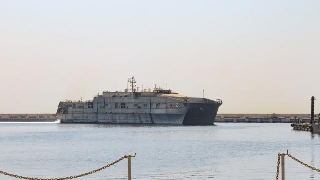 للمرة الأولى في التاريخ..وصول سفينة عسكرية أمريكية إلى قاعدة لبنانية