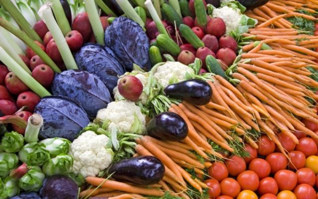ارتفاع أسعار الخضروات والفاكهة فى سوق الجملة بالعبور