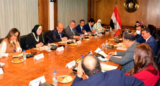وزيرا المالية والتجارة والصناعة يبحثان تنفيذ مبادرة تحفيز الصناعة المصرية