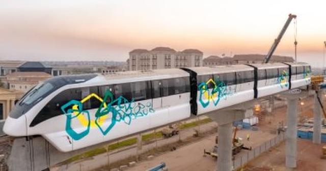 النقل تعلن تثبيت أول قطار على مسار مونوريل العاصمة الإدارية الجديدة