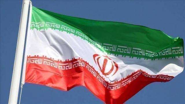 بوادر حرب.. إيران تُطارد سفينة حربية أمريكية في مياه الخليج