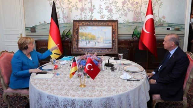 ماذا أهدى أردوغان لـ ميركل في آخر زيارة رسمية لها لـ تركيا؟