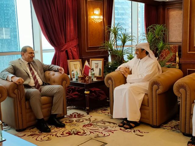 لقاء وزير القوى العاملة مع وزير العمل القطري بالدوحة