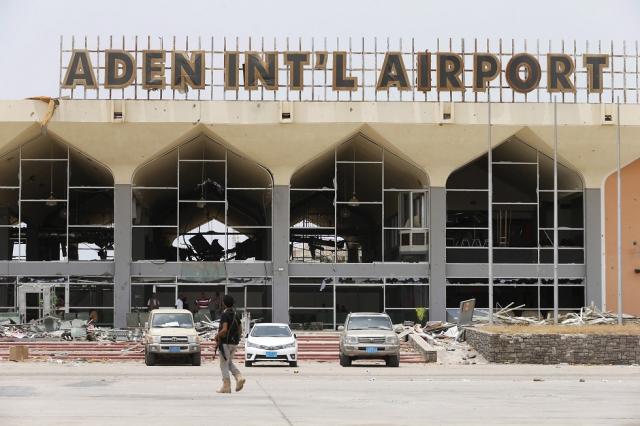 الكويت تدين التفجير الذي استهدف مطار عدن