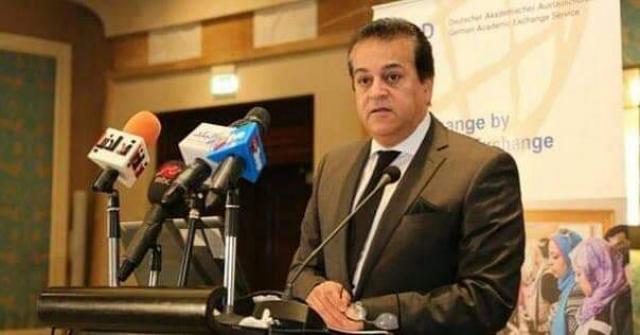 عبد الغفار : الرئيس السيسي وفر كل الدعم لعلماء مصر لإنتاج لقاح مضاد لكورونا