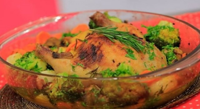 «زي المطاعم».. كيفية إعداد طاجن الدجاج الروستو