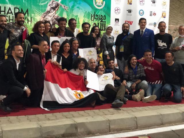 بالصور .. فريق مسرح جامعة عين شمس يحصد جوائز مهرجان شرم الشيخ الدولي