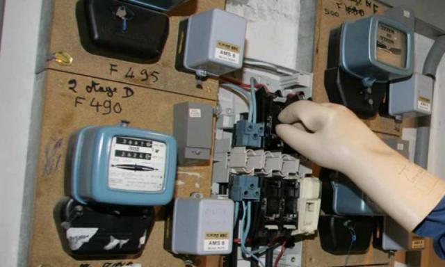 شرطة الكهرباء تضبط 13142 قضية سرقة تيار كهربائى