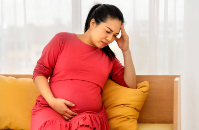 «خلي بالك».. هذه أسباب الصداع النصفي للحامل
