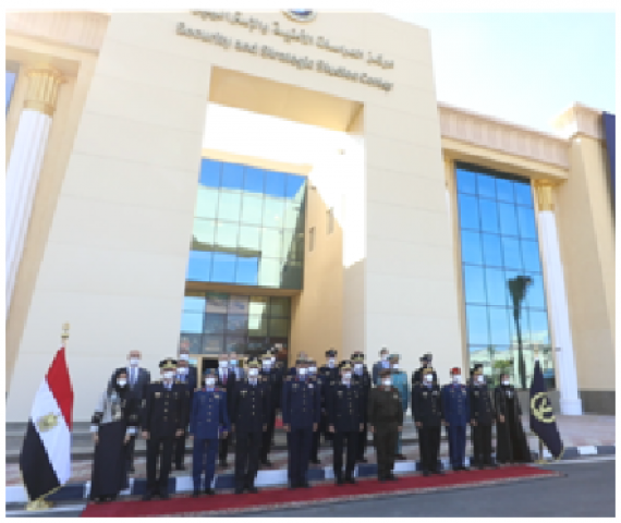 أكاديمية الشرطة تستقبل وفداً من أعضاء هيئة التدريس بكلية الدفاع الوطنى الإماراتى