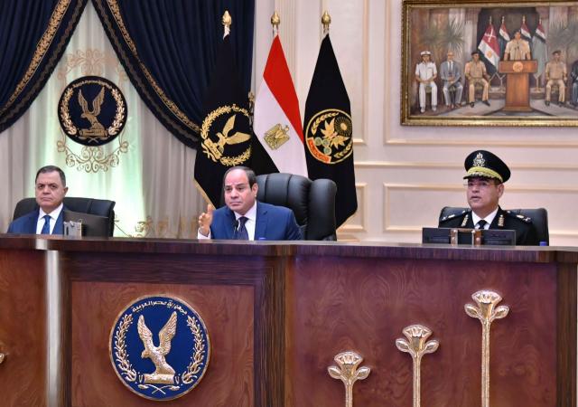 الرئيس السيسى يشهد اختبارات كشف الهيئة للطلبة المتقدمين للإلتحاق بكلية الشرطة