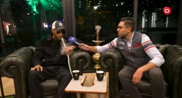 محمد رمضان يستفز جمهوره بالشيشة أثناء لقاء تلفزيوني له.. إليك التفاصيل