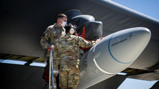 ”القوات الجوية الأمريكية” تعزل 27عسكرياً بسبب لقاح كورونا