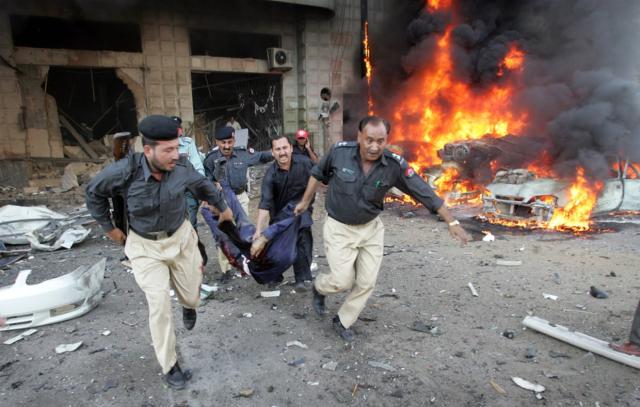 مصرع 10 أشخاص في انفجار بمدينة كراتشي الباكستانية