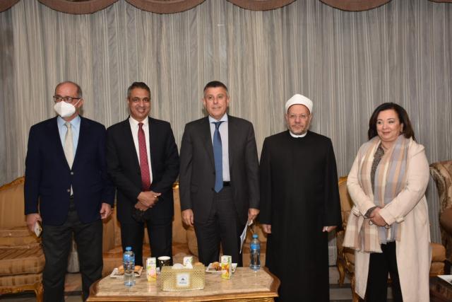 رئيس جامعة عين شمس يفتتح الحفل الختامي لليوم العالمى للغة العربية