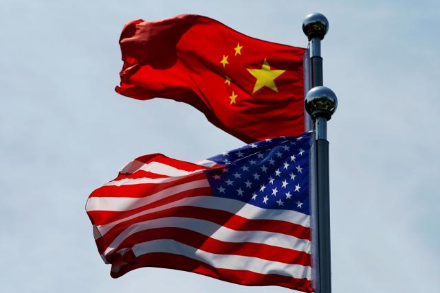 الصين تفرض عقوبات على 4 مسئولين أمريكيين