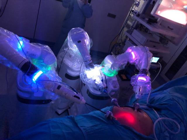 بالصور .. تفاصيل 25 جراحة روبوتية ناجحة بمستشفى عين شمس التخصصي
