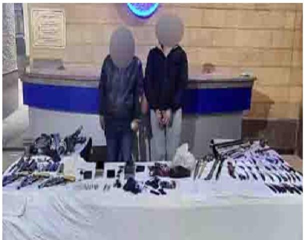ضبط كميات من المخدرات والأسلحة النارية والبيضاء بحوزة شخصين بالقاهرة
