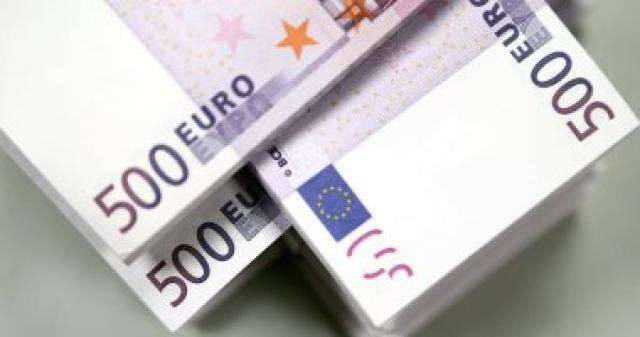 تراجع اليورو والاسترلينى بتعاملات اليوم الخميس