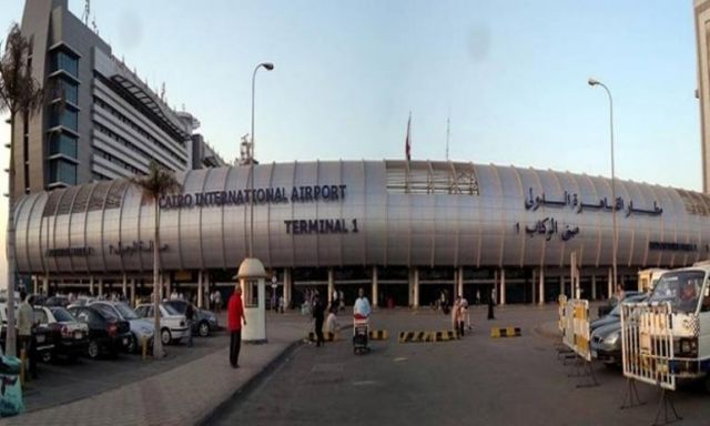 70 فلسطينيا يغادرون مطار القاهرة إلى عدة دول بعد فتح معبر رفح