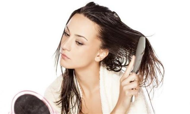 عادات واستخدامات تزيد تساقط الشعر